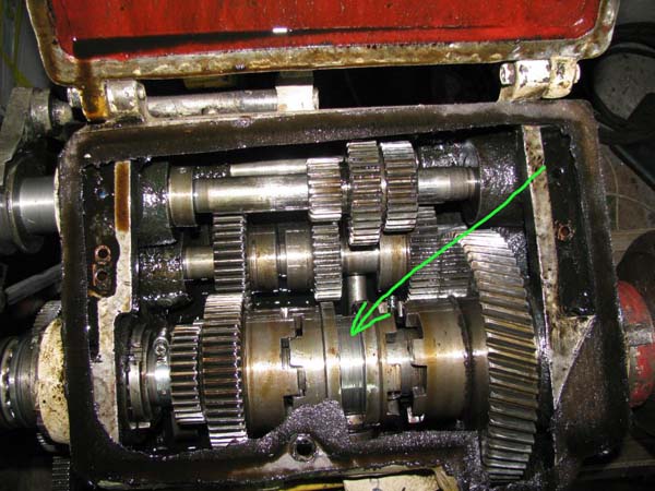 Загальний вигляд токарно-гвинторізного верстата Т-4 Т-4 Загальний вигляд токарно-гвинторізного верстата